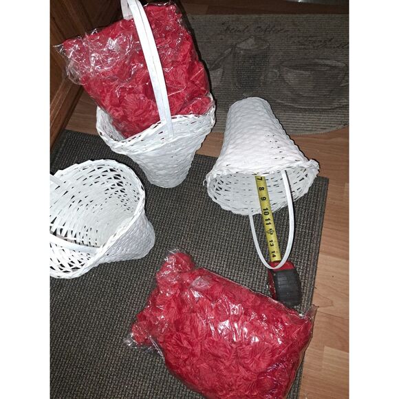 NEW-4 white wicker Baskets with 2 large bags of silk Red Rose Petals -Weddings - Picture 9 of 9